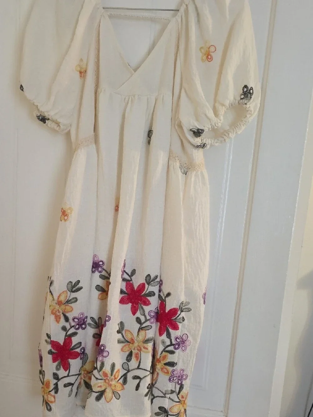 Easel Cream Embroidered Puff-Sleeve Floral Midi Dress - Picture 3 of 6